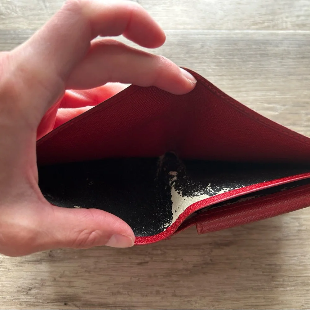 Louis Vuitton Epi Wallet Red Bifold - Picture 5 of 11